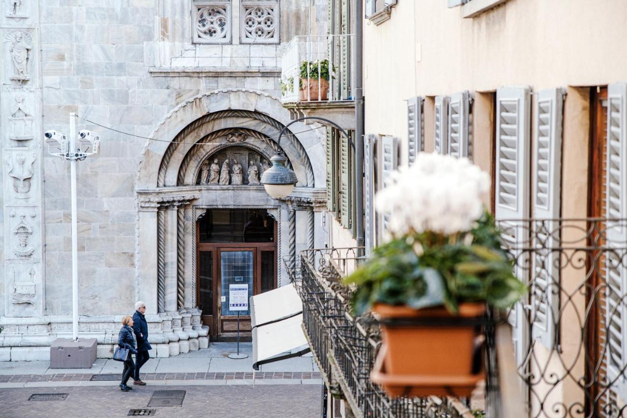 La Finestra Sul Duomo - The House Of Travelers Apartman Como Kültér fotó