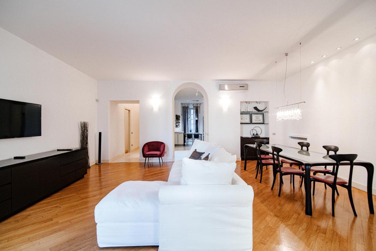 La Finestra Sul Duomo - The House Of Travelers Apartman Como Kültér fotó